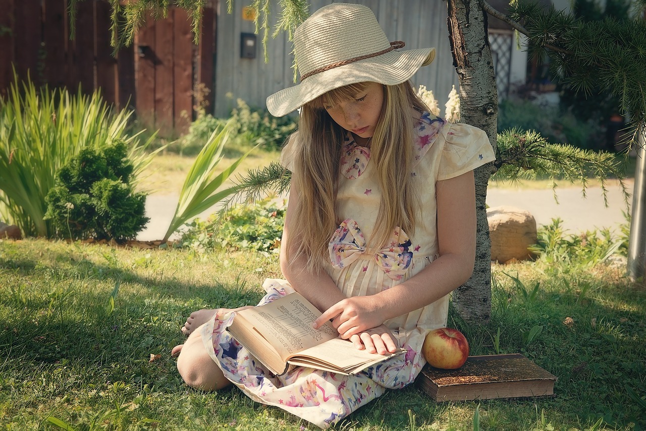 mädchen-lesen-buch-kinder-1423501@pezibear (pixabay CC-0) Ich weiß, dass ich nicht weiß...